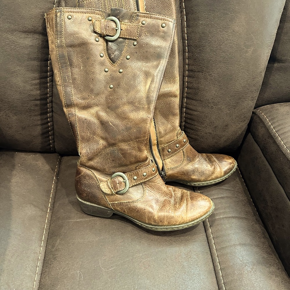 Boc born brown leather boots.  7.5